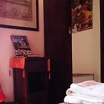 Oda ve Kahvaltı Domus Dei Cocchieri Palermo