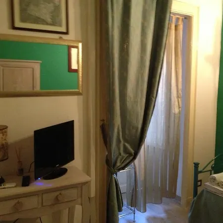 Frühstückspension Domus Dei Cocchieri 3*