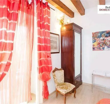 Domus Dei Cocchieri Bed & Breakfast 3*