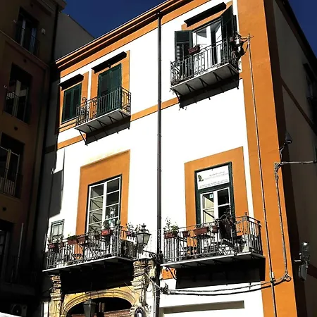 Domus Dei Cocchieri Bed & Breakfast 3*