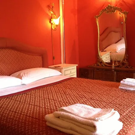 Bed & Breakfast Domus Dei Cocchieri 3*