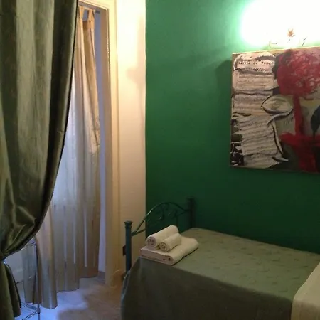 Oda ve Kahvaltı Domus Dei Cocchieri
