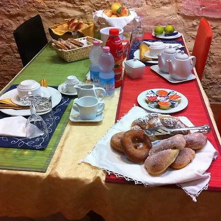 Oda ve Kahvaltı Domus Dei Cocchieri