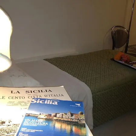 Oda ve Kahvaltı Domus Dei Cocchieri Palermo