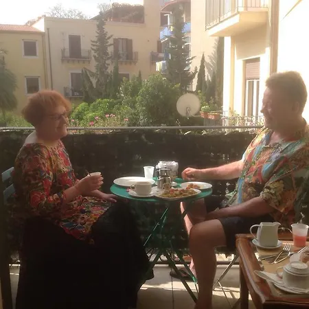 Oda ve Kahvaltı Domus Dei Cocchieri Palermo